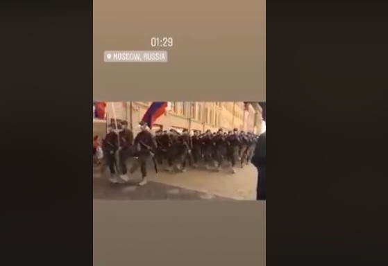 Ինչպես են հայ զիվորականներն անցնում Կարմիր հրապարակով (տեսանյութ)