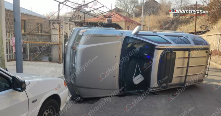 Աշտարակ քաղաքում «Nissan Pathfinder»-ը բախվել է կայանված «Lada»-ին և կողաշրջվել՝ փակելով ճանապարհը
