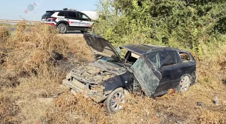 Արարատի մարզում «Opel Astra»-ն դուրս է եկել ճանապարհի երթևեկելի գոտուց և քարերին ու հողաթմբերին բшխվելով հայտնվել դաշտում․ կան վիրավnրներ