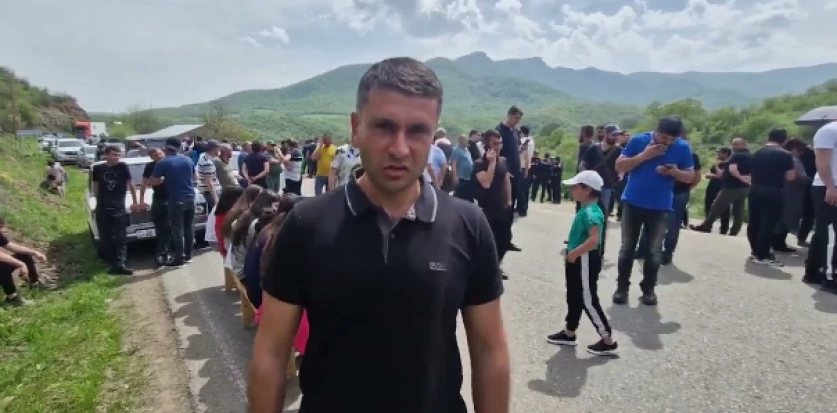 Ոստիկաններն ազատ չարձակեցին Սուրեն Պետրոսյանին, նա ձերբակալվել է առերևույթ խուլիգանություն կատարելու համար