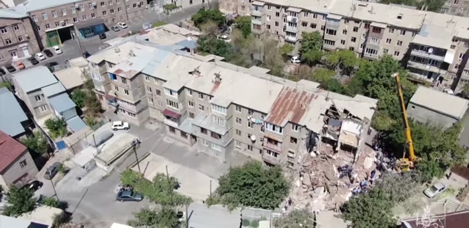 Երևանում պայթյունից փլուզված շենքը․ կադրեր՝ թռչնի թռիչքի բարձրությունից (տեսանյութ)