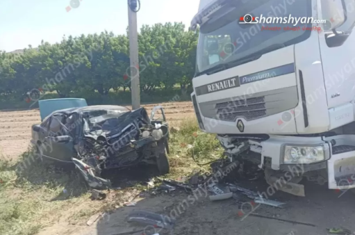 Երևան-Երասխ ճանապարհին բախվել են «Mercedes»-ն ու իրանական բեռնատարը. կան վիրավորներ