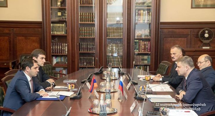 Министр Папикян обсудил с руководством РЖД вопросы развития пассажирского и грузового движения и, в частности, обновления подвижного состава в республике 