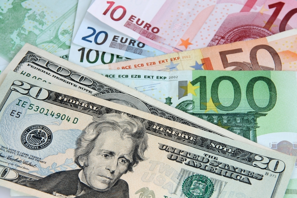 Դոլարի և եվրոյի փոխարժեքը կտրուկ նվազել է