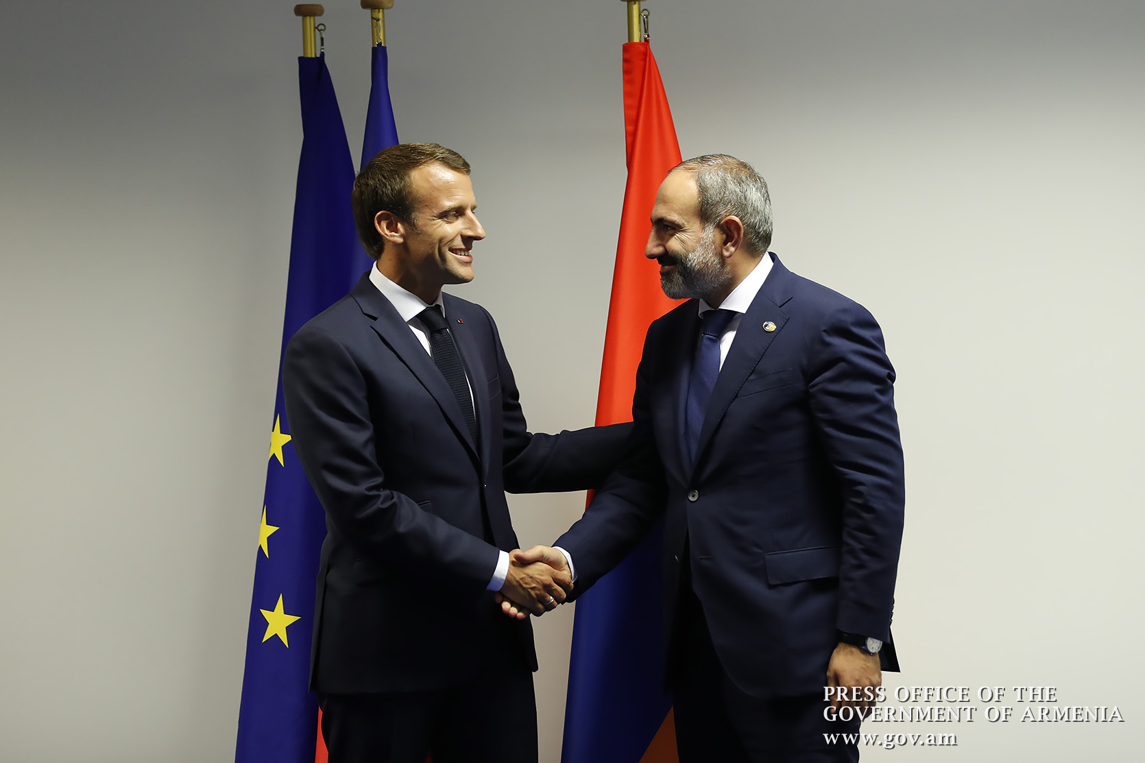 Армения рядом с Вами и дружественной Францией: Пашинян поздравил Макрона