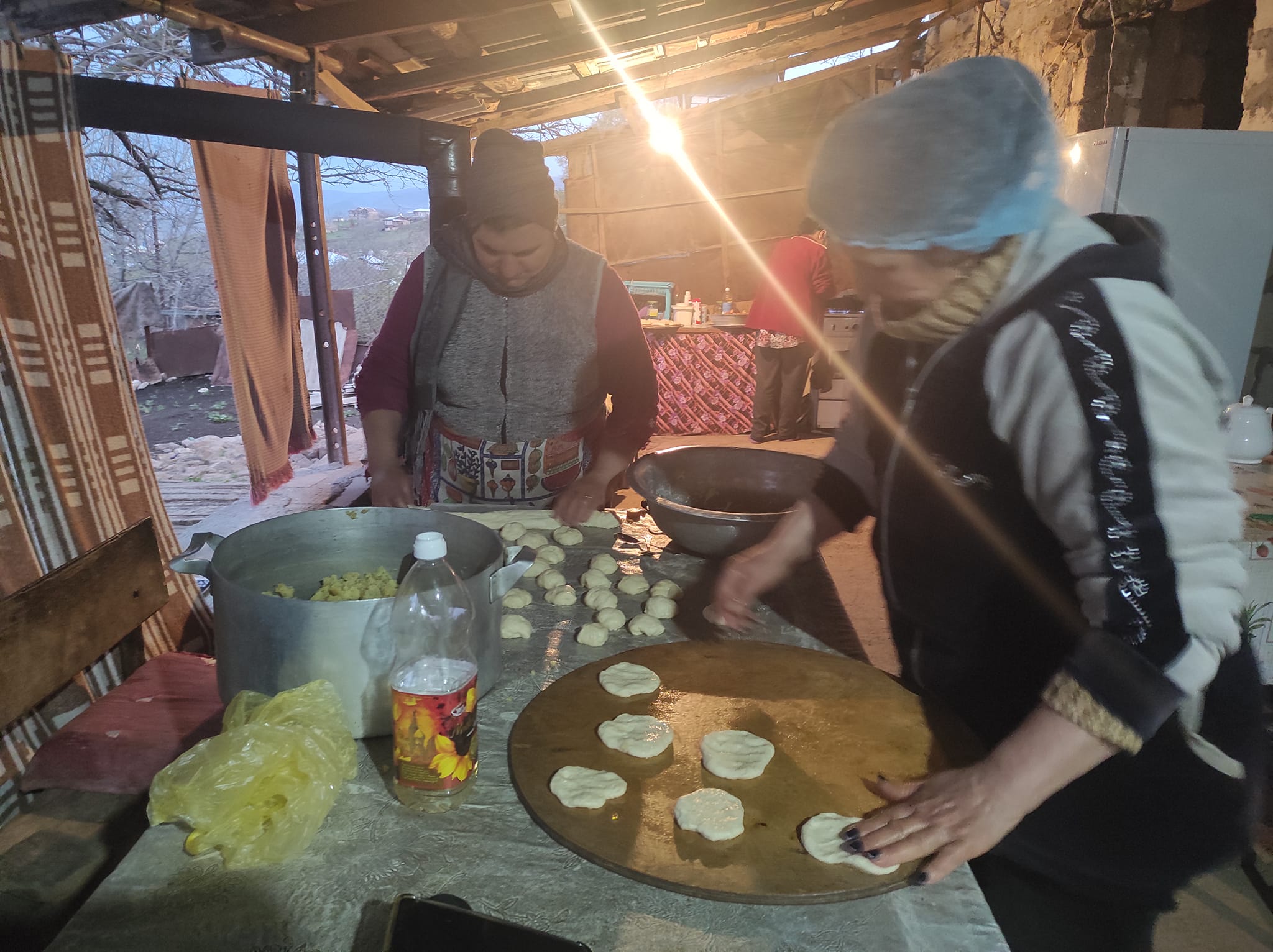 Խրամորթի կանանց պատրաստած կարկանդակները և ժենգյալով հացը հասել են առաջնագիծ (տեսանյութ)