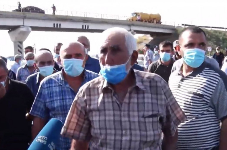 Խաղողագործները բացեցին Երևան-Երասխ ավտոճանապարհը․ Կսպասեն մինչև սեպտեմբերի 20-ը