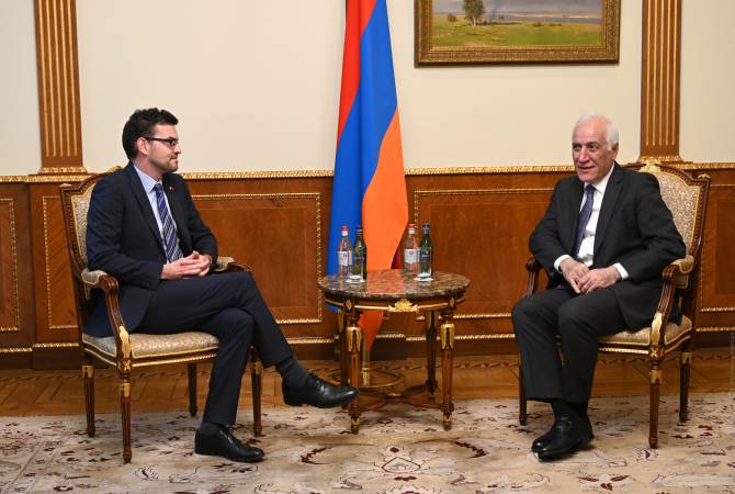 ՀՀ նախագահը հանդիպում է ունեցել Հայաստանում Միացյալ Թագավորության դեսպան Ջոն Գալագերի հետ