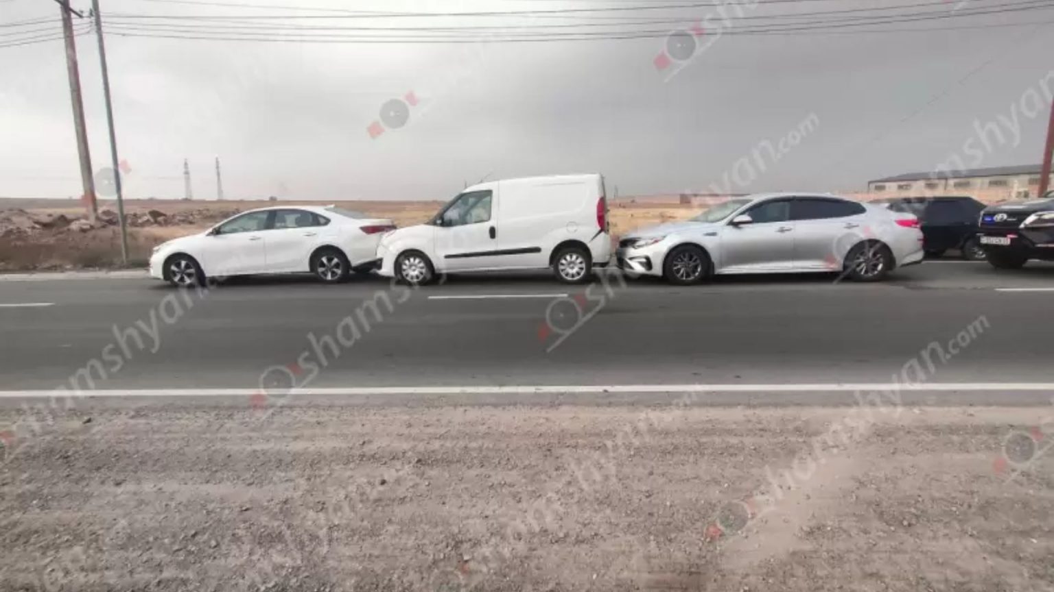 Եղվարդի խճուղում բախվել են «Kia Optima»-ն, «Opel Combo»-ն և «Kia Cerato»-ն․ կա վիրավոր