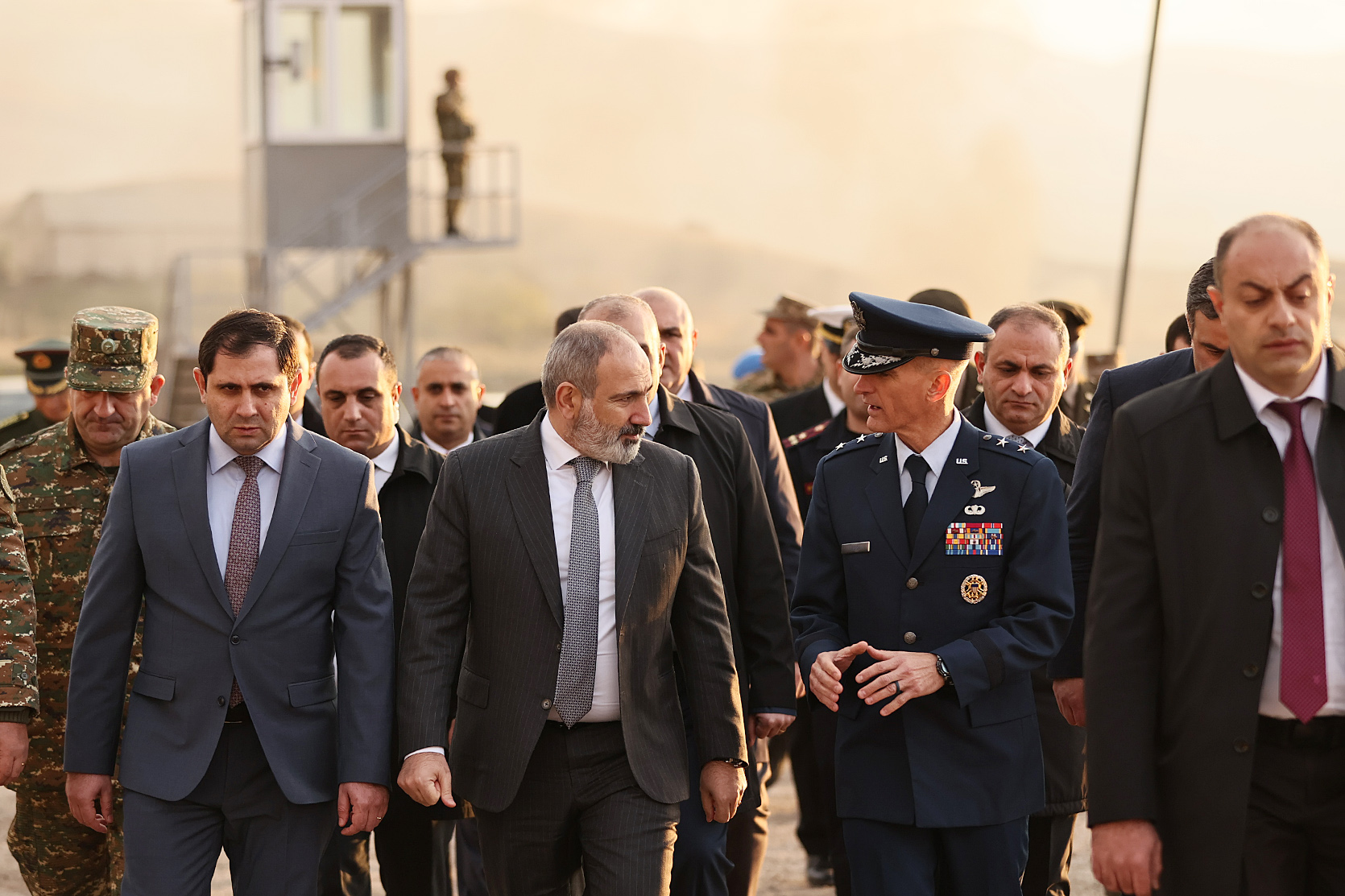 Премьер-министр Пашинян присутствовал на церемонии открытия учебного центра “Зар” миротворческой бригады министерства обороны