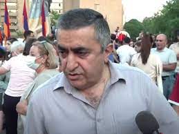 Իրեն հարգող ցանկացած դիվանագետ պետք է այս ամենի դեմ ընդվզի. Ռուստամյանը՝ Այվազյանի հրաժարականի մասին