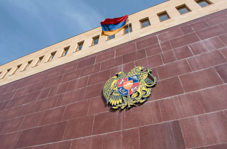 Ինչու է ՌՈ ավտոմեքենան հերթապահում Սուրբ Աստվածածին եկեղեցու մոտ. ՊՆ-ի արձագանքը