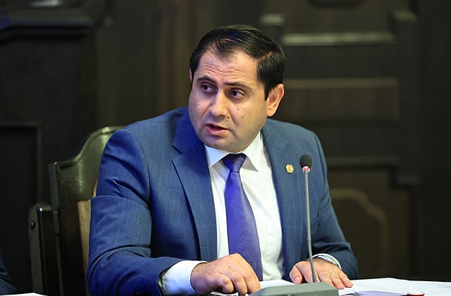 Դավաճա՛ն սրիկաներ, ձեր հորինած Վասակ Սյունու ճակատագրին երանի եք տալու. Սուրեն Պապիկյան