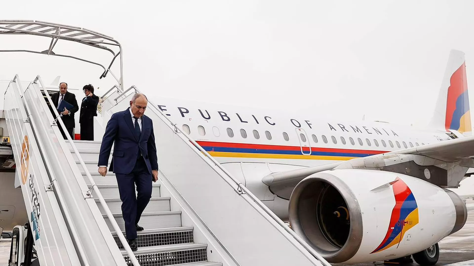 Премьер-министр Армении отбыл в Россию