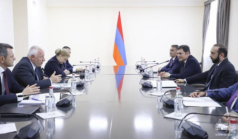 Երևանում կայացել են քաղաքական խորհրդակցություններ Հայաստանի և Ռումինիայի ԱԳ նախարարությունների միջև