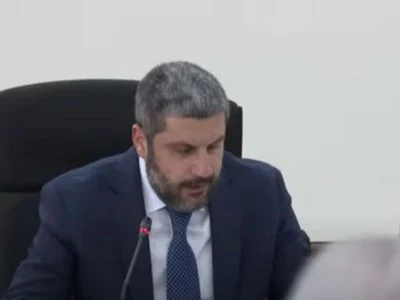 ՔՊ-ն եւ «Հանրապետությունը» հեռացան ավագանու նիստից. Ներկա էր միայն փոխքաղաքապետը, որ վարի նիստը. ուղիղ եթերն անջատվել է