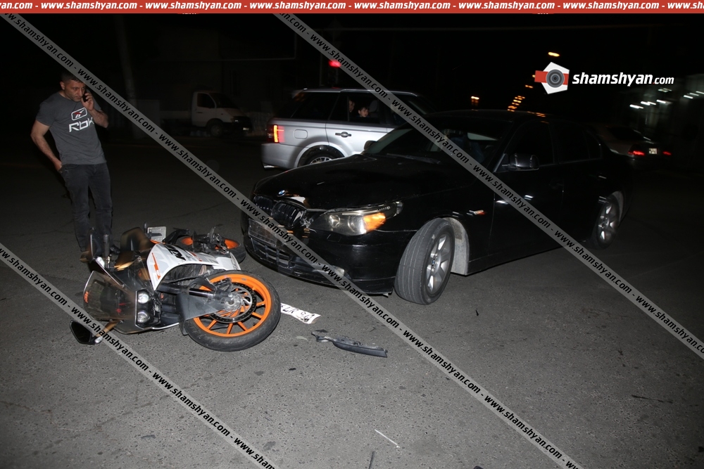 Երևանում բախվել են BMW-ն ու մոտոցիկլը, վերջինը կողաշրջվել