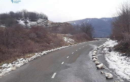 Որոշ մարզերում ձյուն է տեղում․ Լարսը բաց է միայն բեռնատարների համար
