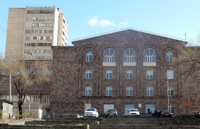 Ջոն Կիրակոսյանի անվան դպրոցի աշխատակիցը մեղադրվում է երեխայի նկատմամբ անառակաբարո գործողություններ կատարելու մեջ. ՔԿ