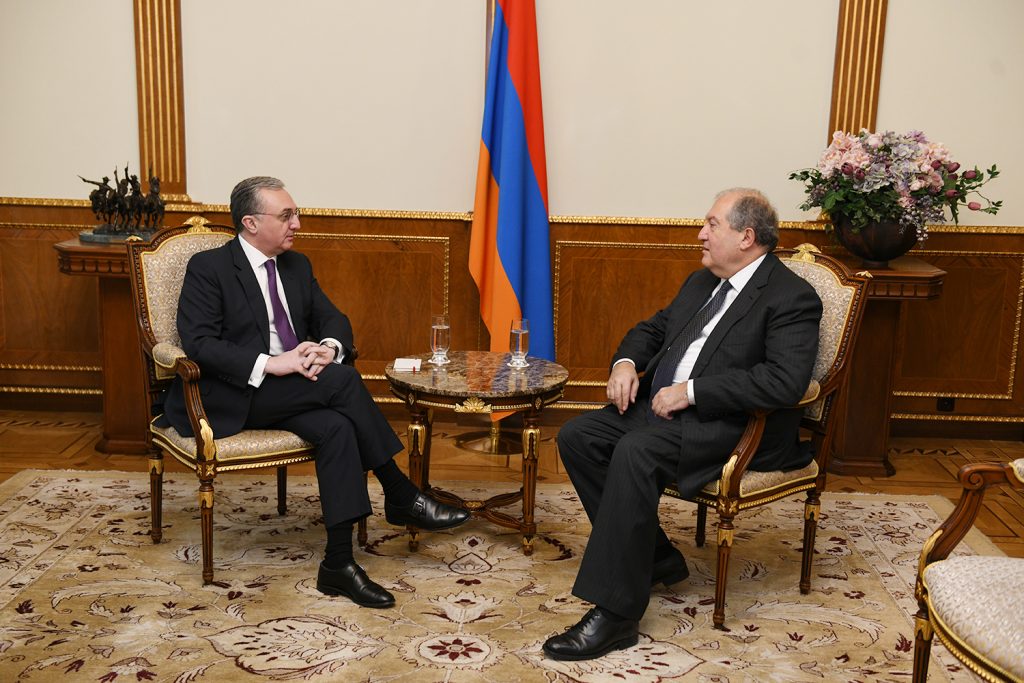 Սարգսյանն ու Մնացականյանն անդրադարձել են ՀՀ արտաքին քաղաքականության օրակարգային հարցերին