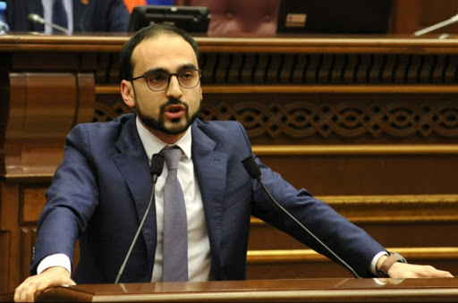 ԱԺ հատուկ նիստ՝ արտակարգ դրությունը ևս 30 օրով երկարաձգելու կառավարության որոշման մասին (ուղիղ)