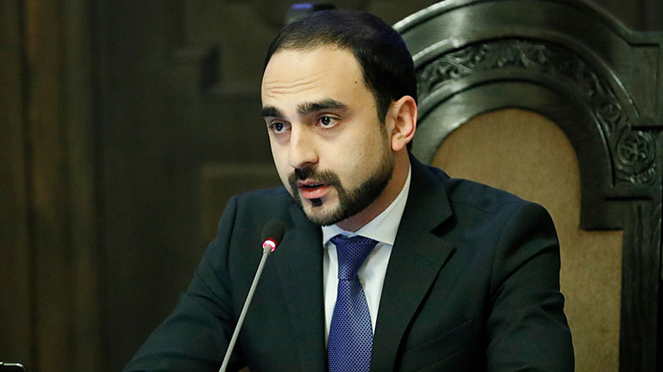 «Դա էլի գնաց, ձգվեց»․ Ավինյանը՝ Մուշական թաղամասի կոյուղատար համակարգի կառուցման մասին