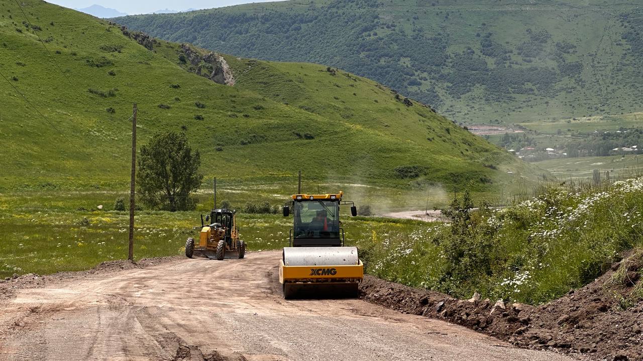 Ընթացքի մեջ են Վերիշեն-Խոզնավար 18.3կմ երկարությամբ ճանապարհի հիմնանորոգման աշխատանքները