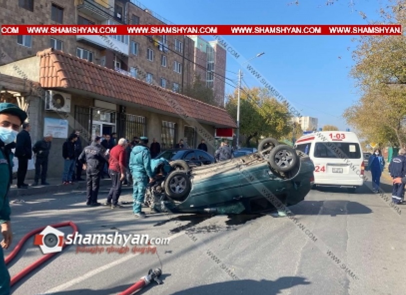 Երևանում բախվել են Nissan-ն ու Volkswagen-ը. վերջինս բախվել է կայանված Mercedes-ին և գլխիվայր շրջվել՝ փակելով ճանապարհը