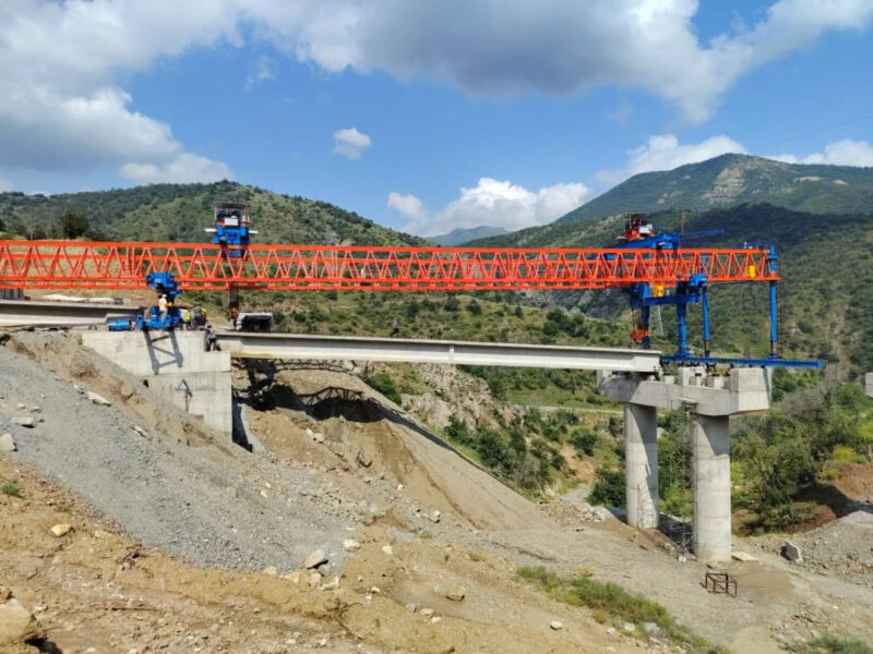 Քաջարան-Ագարակ հատվածում կամուրջների հեծանները մոնտաժվում են կախովի հեծանատեղադրիչ կայանքի միջոցով