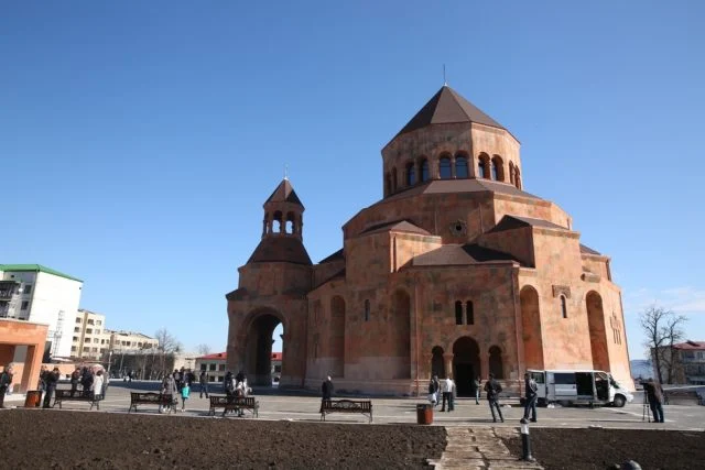 Ադրբեջանը տեղեկատվական հիմք է նախապատրաստում Ստեփանակերտի Սուրբ Հակոբ եկեղեցու և Աստվածամոր Սուրբ Հովանի մայր տաճարի քանդման համար. Ավանեսով