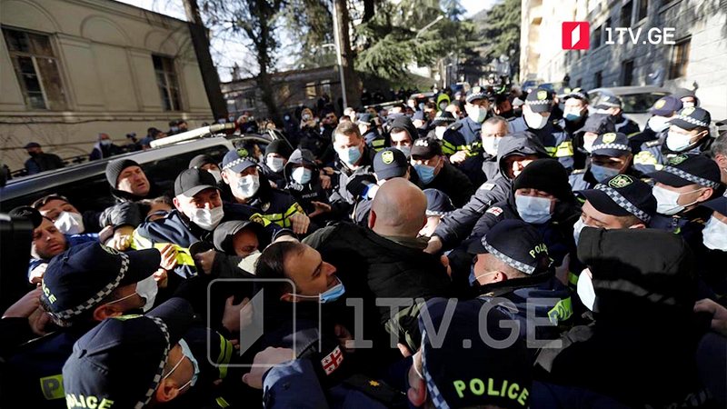 Թբիլիսիի կենտրոնում ոստիկանությունը բերման է ենթարկել ակցիայի մասնակիցներին