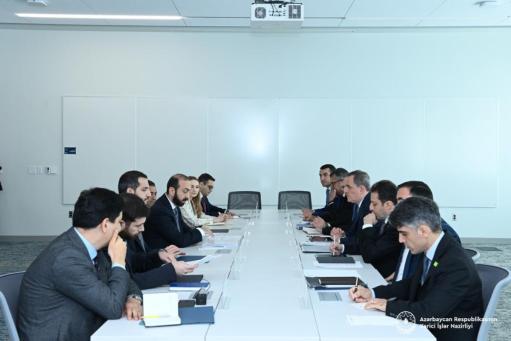 Միրզոյան-Բայրամով երկկողմ հանդիպումը մեկնարկել է
