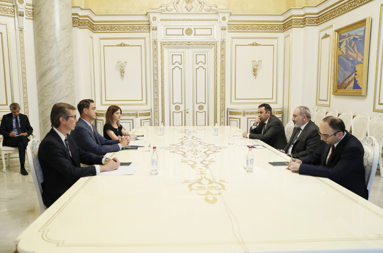 Премьер-министр Пашинян принял посла Аргентины в Армении