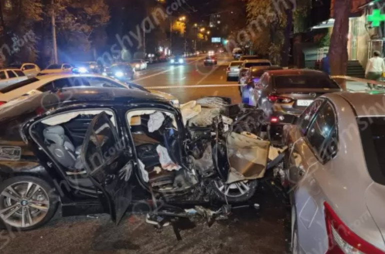 Երևանում բախվել են մեքենաներ, կա 4 վիրավոր, 2-ը՝ երեխա