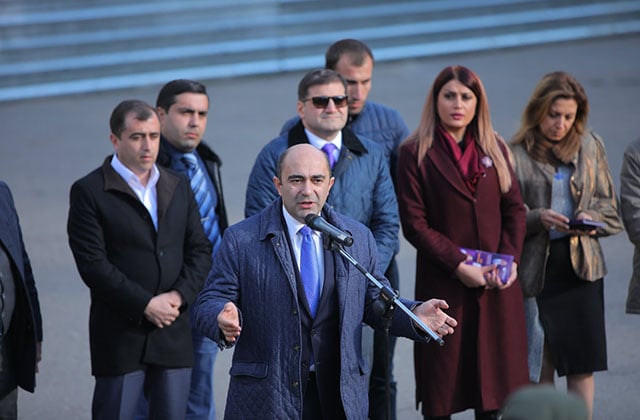 Լուսավոր Հայաստանի քարոզարշավը ԱԱԾ շենքի դիմաց. ուղիղ