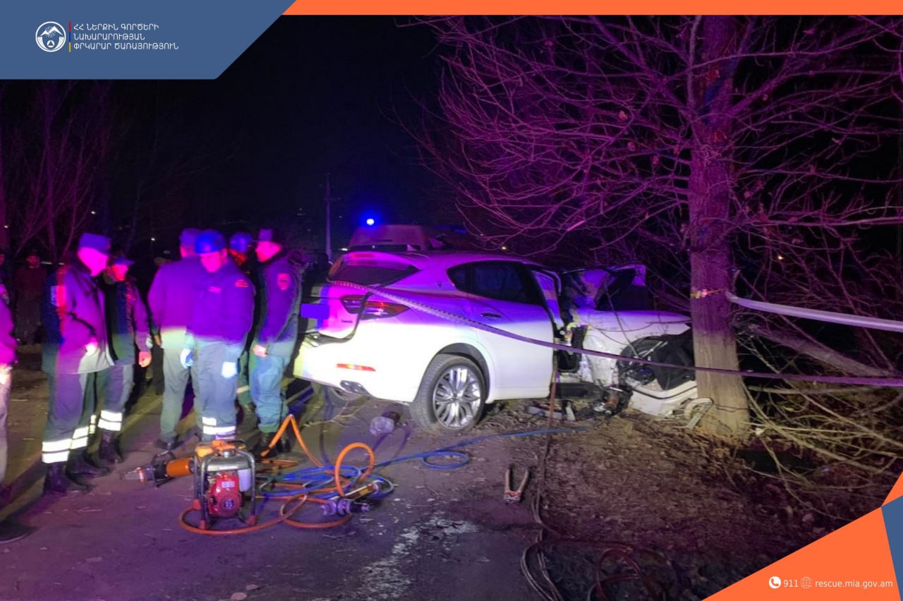 «Maserati»-ին դուրս է եկել ճանապարհի երթևեկելի հատվածից և բախվել ճամփեզրի ծառերին․ ուղևորը մահացել է