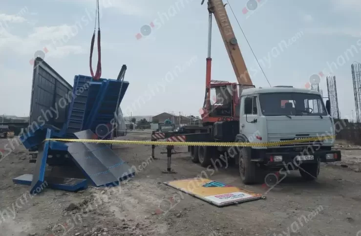 Ողբերգական դեպք՝ Շիրակի մարզում. վերամբարձ կռունկի վրայի երկաթե կոնստրուկցիաները թափվել են 39-ամյա աշխատակցի վրա