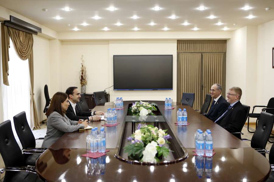 Տիգրան Ավինյանն ընդունել է ՀՀ-ում Կանադայի դեսպանին