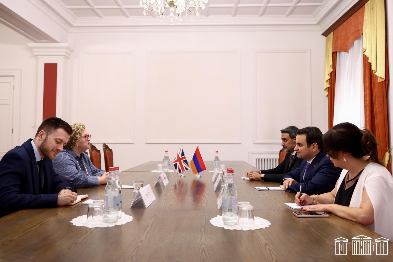 ՀՀ ԱԺ «Ուժեղ Հայաստան» խմբակցությունը հյուրընկալել է ՀՀ-ում Միացյալ Թագավորության դեսպանին