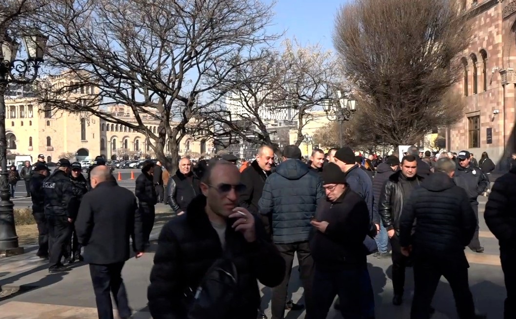 Տնտեսվարողները բողոքի ակցիա են անում կառավարության մոտ (ուղիղ)