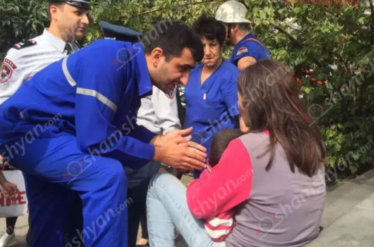 Երևանում կինը երեխան գրկին սպառնում էր կամրջից ցած նետվել․ ըստ հավաքվածների՝ նա արցախցի է