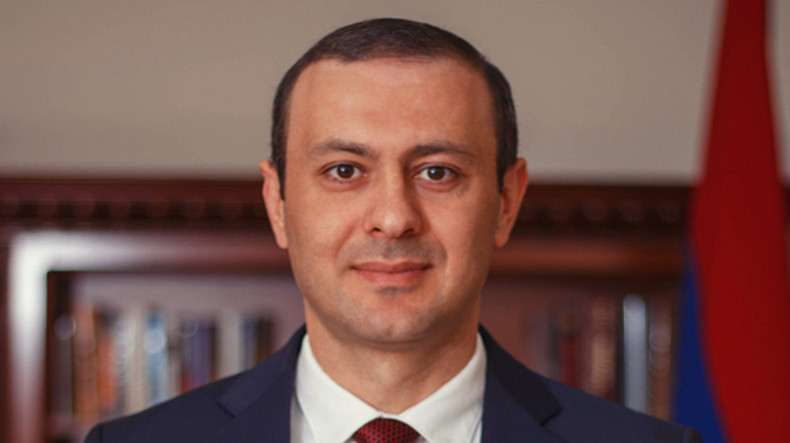 Որոշել էի գրքի տեսքով վերապատմել հեղափոխության իմ փորձառությունը․ Արմեն Գրիգորյան