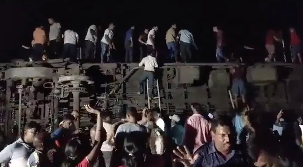 Հնդկաստանում  մարդատար և բեռնատար գնացքների բախման հետևանքով զոհվել է 288 մարդ