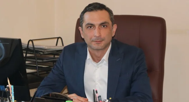 Այո, առողջապահության նախարարության պաշտոնյաների և իմ փոխհարաբերությունները եղել են «լարված» և ոչ գործընկերային. Նազինյան