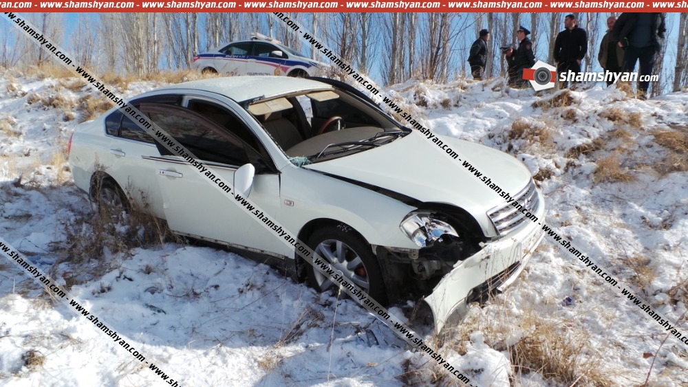 Nissan-ը բախվել է քարերին և հայտնվել ձորակում. 3 հոգի թեթև այրվածքներով տեղափոխվել են հիվանդանոց