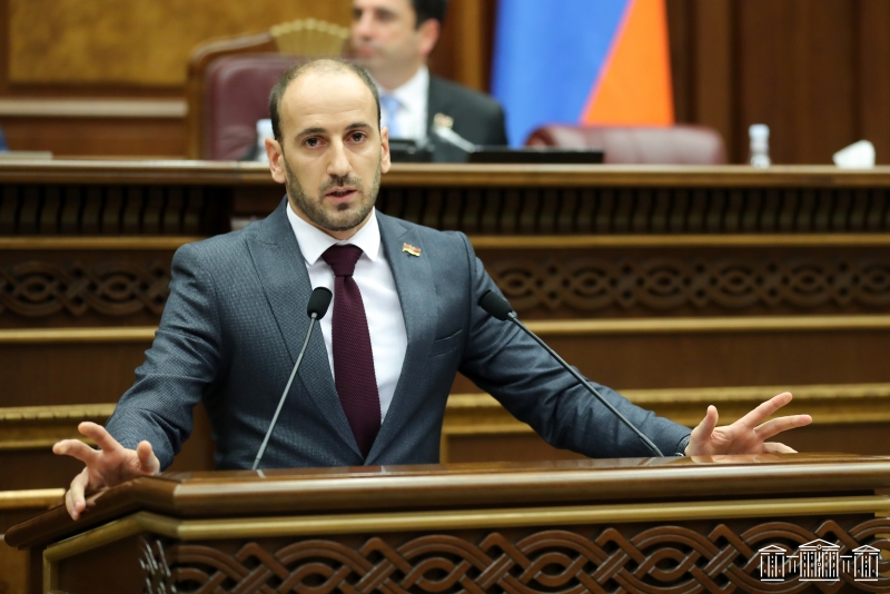 «Երբ փոքր էի, սարքում էինք տարբեր պայթուցիկներ», «հուսամ՝ էլ չեք սարքի». Գաբրիելյանը հումորով արձագանքեց Աղազարյանին