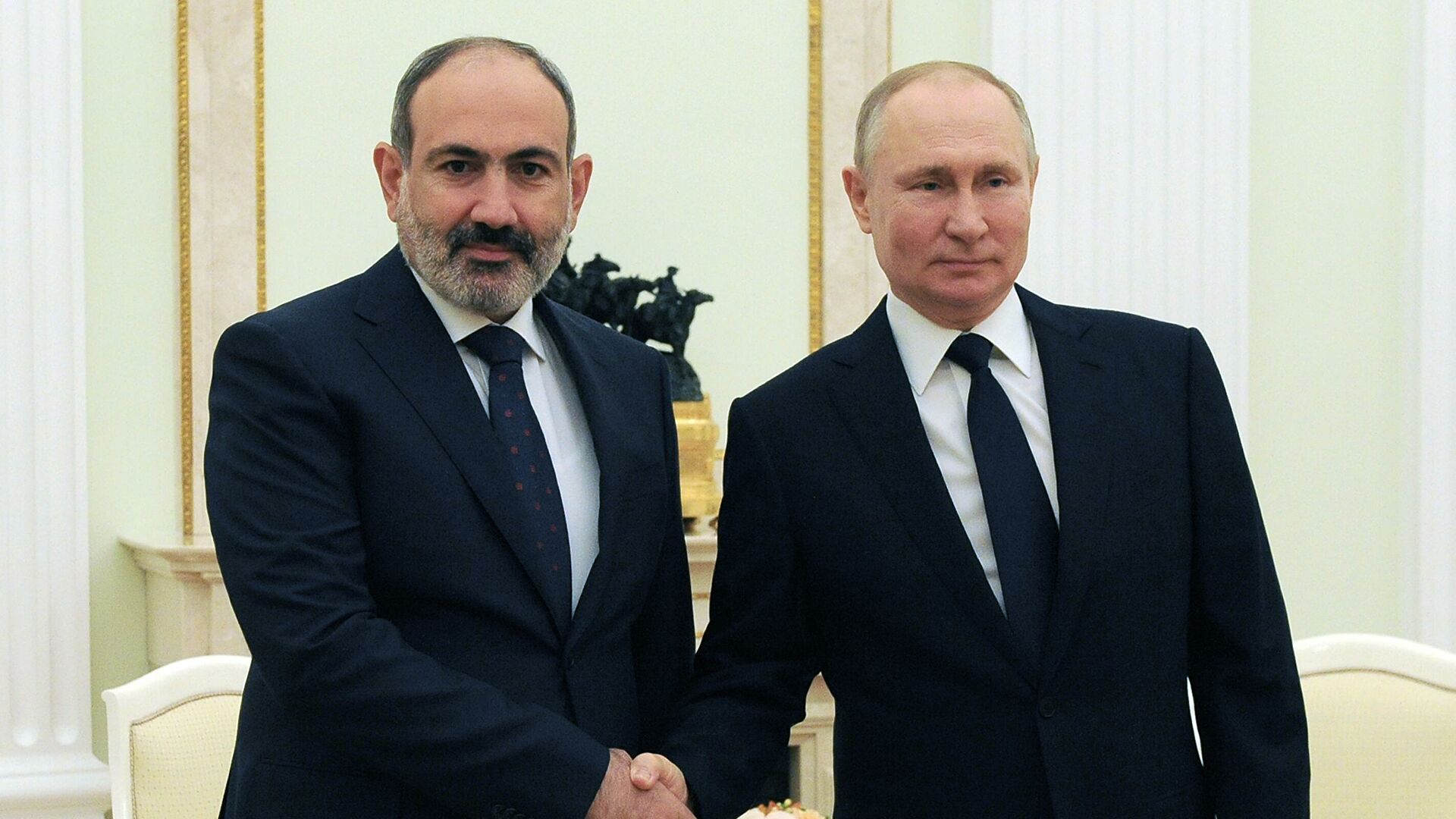 Песков: Путин и Пашинян обсудят сегодня Карабах, размещение российских военных, подписания документов не планируется