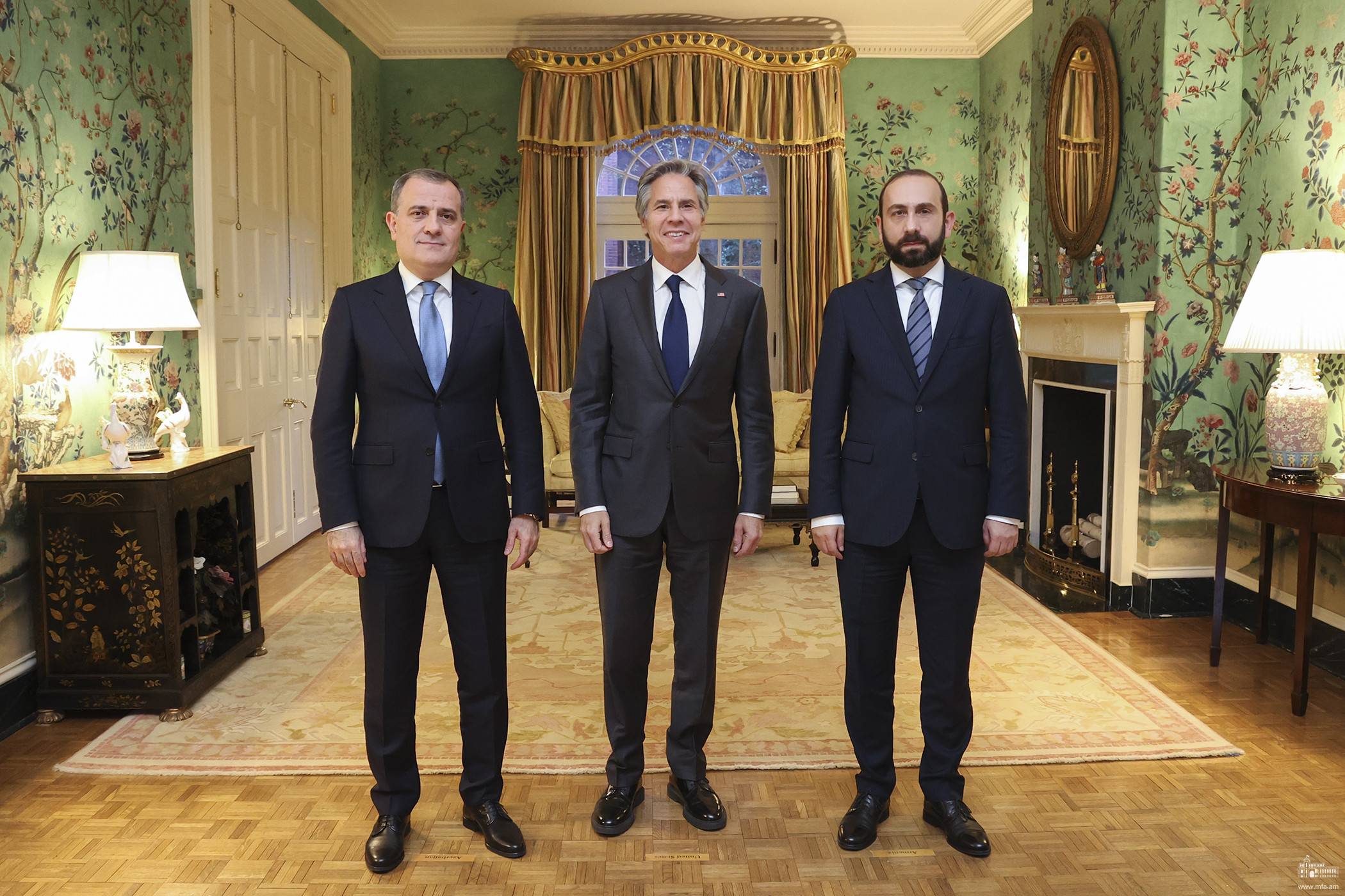Министр иностранных дел Армении Арарат Мирзоян и министр иностранных дел Азербайджана Джейхун Байрамов провели встречу в столице США Вашингтоне