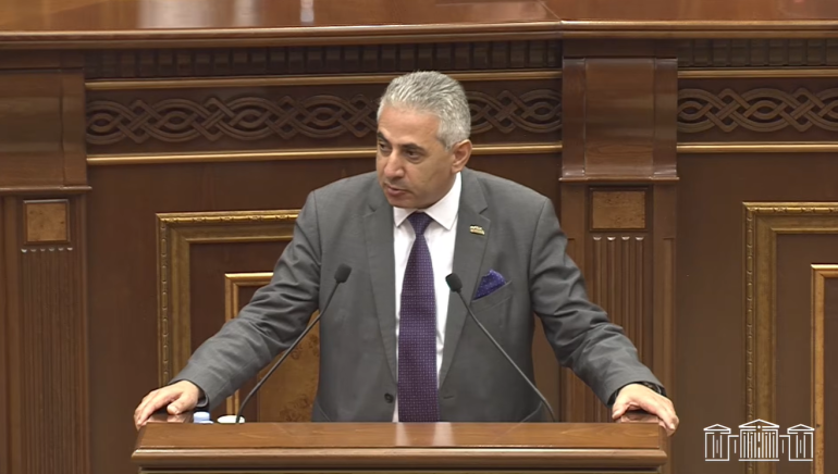 Վերջին շրջանում Առուշ Առուշանյանի գլխին կախված էր բшնտ վերադառնալու հեռանկարը, ՔՊ-ն Առուշին գերեվшրել է, երևի uպառնացել են բանտшյին կալանքnվ. Ղազարյան
