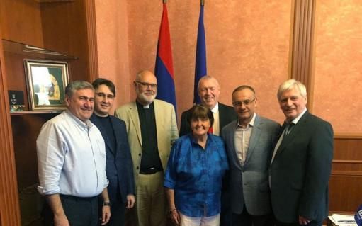 «Հայաստան» խմբակցությունը հյուրընկալել է բարոնուհի Քերոլայն Քոքսի ղեկավարած պատվիրակությանը